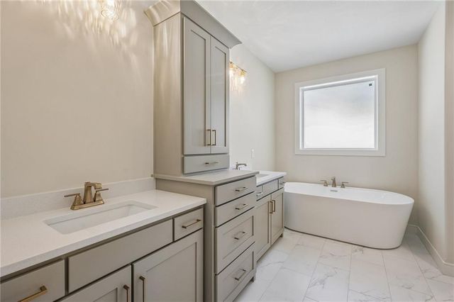 9173 N Montgall Avenue, Kansas City, MO 64156