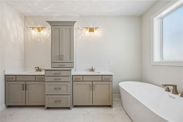 9173 N Montgall Avenue, Kansas City, MO 64156