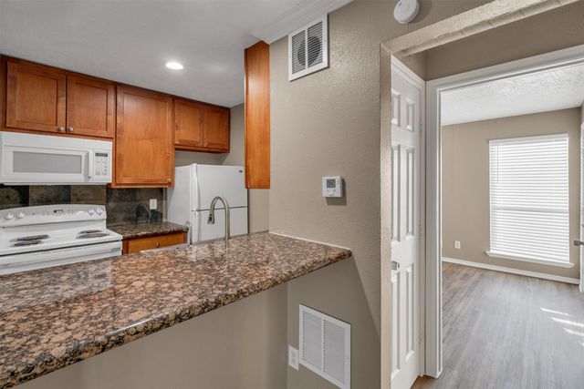 5727 Richmond Avenue 203, Dallas, TX 75206