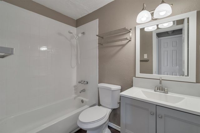 5727 Richmond Avenue 203, Dallas, TX 75206