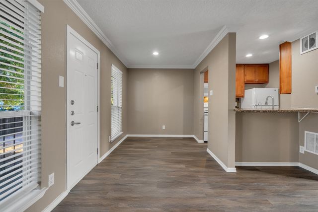 5727 Richmond Avenue 203, Dallas, TX 75206