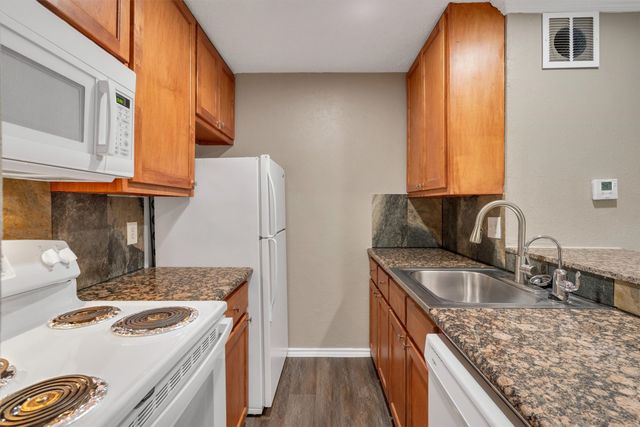 5727 Richmond Avenue 203, Dallas, TX 75206