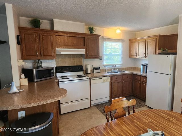 407 Pevahouse Camp Cir, Decaturville, TN 38329
