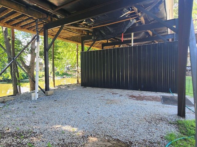 407 Pevahouse Camp Cir, Decaturville, TN 38329