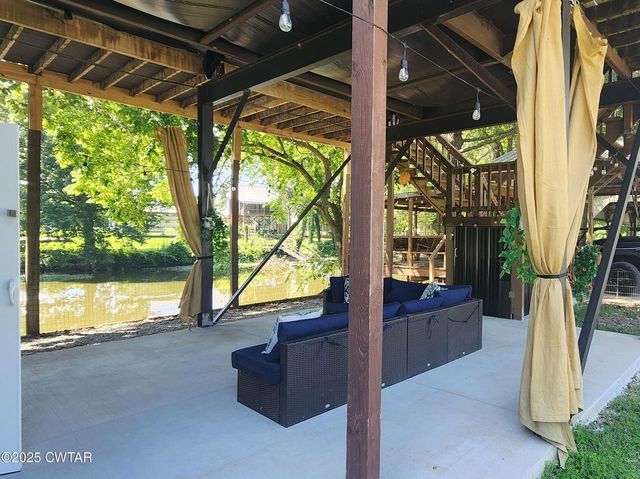 407 Pevahouse Camp Cir, Decaturville, TN 38329