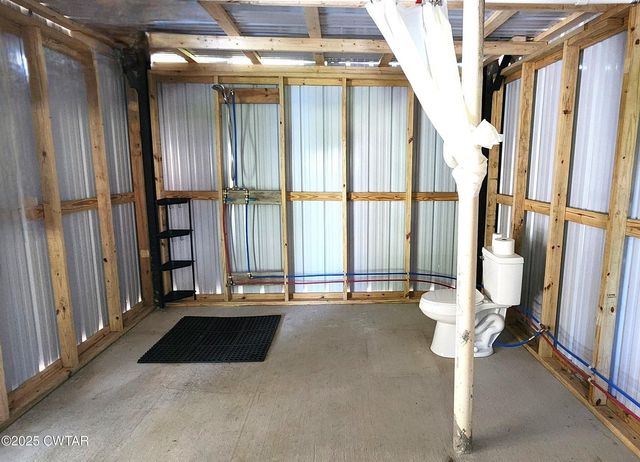 407 Pevahouse Camp Cir, Decaturville, TN 38329