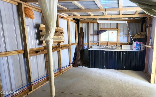 407 Pevahouse Camp Cir, Decaturville, TN 38329