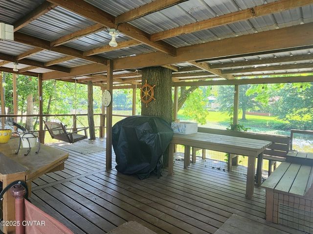 407 Pevahouse Camp Cir, Decaturville, TN 38329
