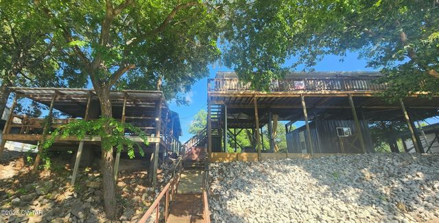 407 Pevahouse Camp Cir, Decaturville, TN 38329
