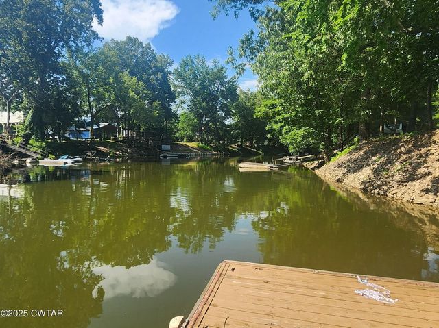 407 Pevahouse Camp Cir, Decaturville, TN 38329