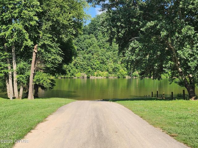 407 Pevahouse Camp Cir, Decaturville, TN 38329