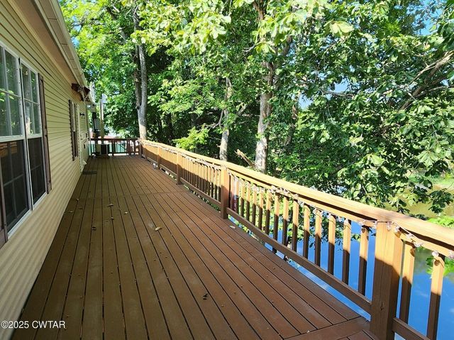 407 Pevahouse Camp Cir, Decaturville, TN 38329