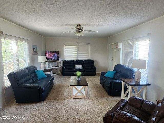 407 Pevahouse Camp Cir, Decaturville, TN 38329