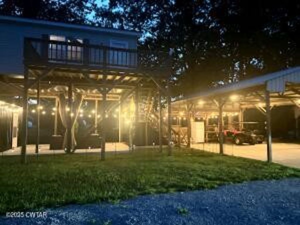 407 Pevahouse Camp Cir, Decaturville, TN 38329