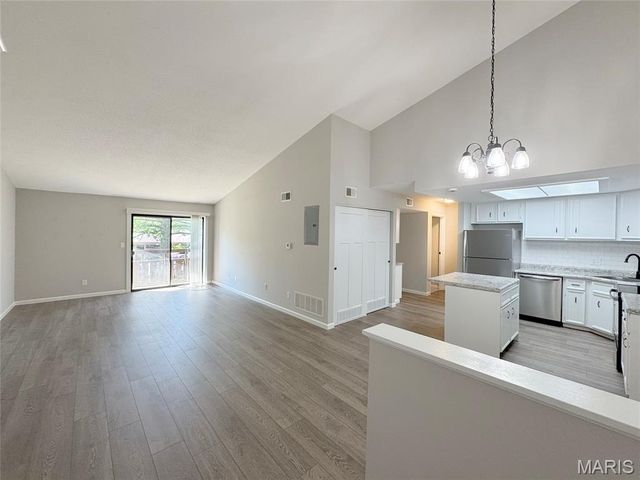 1400 Heritage Landing 308, St Charles, MO 63303