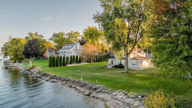 3790 PAU KO TUK LANE, Oshkosh, WI 54902