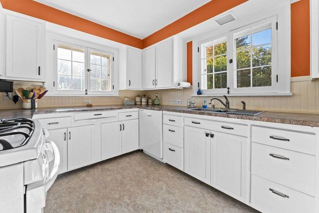 3790 PAU KO TUK LANE, Oshkosh, WI 54902