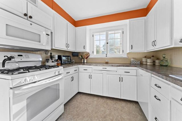 3790 PAU KO TUK LANE, Oshkosh, WI 54902