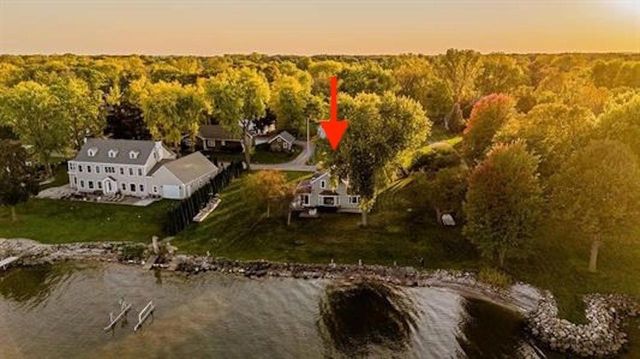 3790 PAU KO TUK LANE, Oshkosh, WI 54902