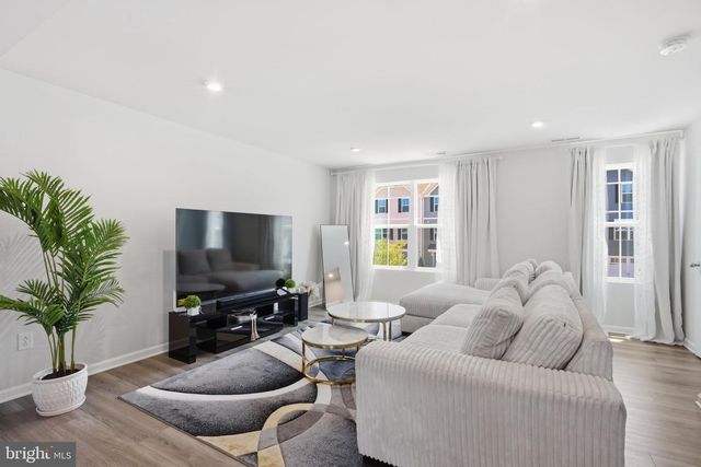 9-F FLOYD AVE, Beverly, NJ 08010