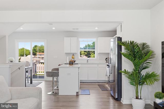 9-F FLOYD AVE, Beverly, NJ 08010