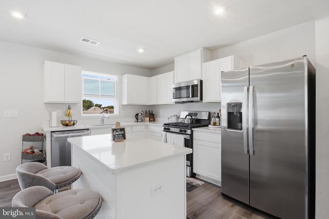 9-F FLOYD AVE, Beverly, NJ 08010
