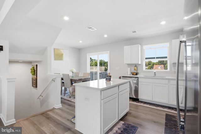9-F FLOYD AVE, Beverly, NJ 08010