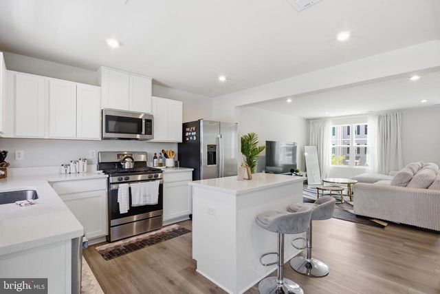 9-F FLOYD AVE, Beverly, NJ 08010