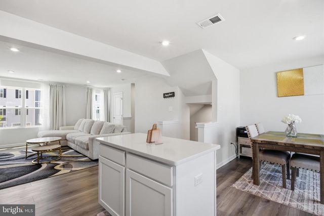 9-F FLOYD AVE, Beverly, NJ 08010