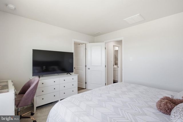 9-F FLOYD AVE, Beverly, NJ 08010
