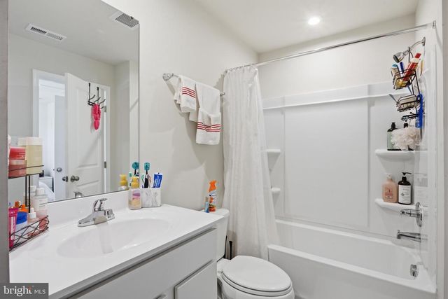 9-F FLOYD AVE, Beverly, NJ 08010