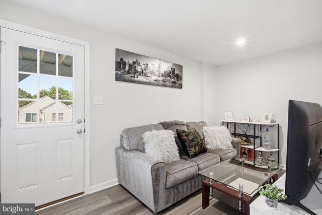 9-F FLOYD AVE, Beverly, NJ 08010