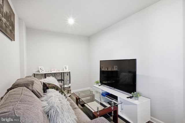 9-F FLOYD AVE, Beverly, NJ 08010