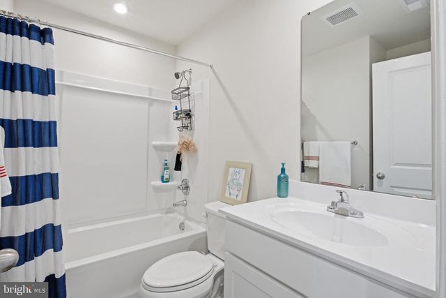 9-F FLOYD AVE, Beverly, NJ 08010