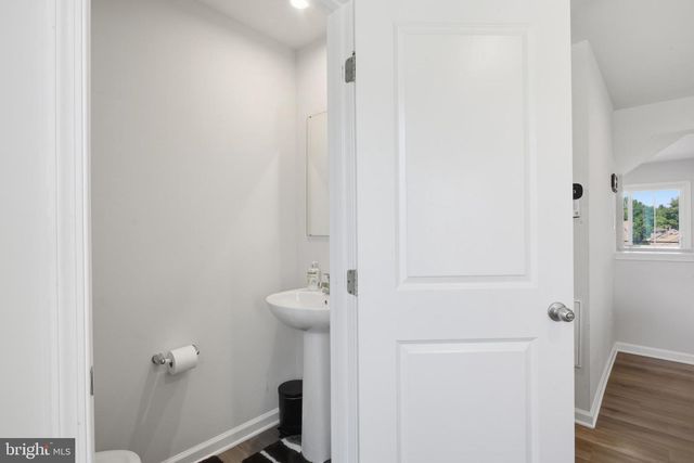 9-F FLOYD AVE, Beverly, NJ 08010