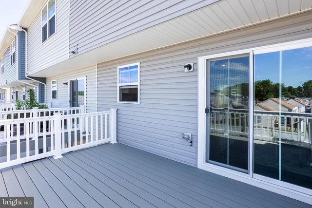 9-F FLOYD AVE, Beverly, NJ 08010