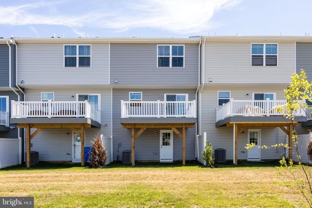 9-F FLOYD AVE, Beverly, NJ 08010