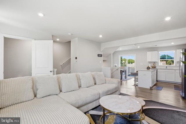 9-F FLOYD AVE, Beverly, NJ 08010