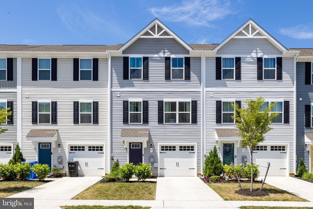 9-F FLOYD AVE, Beverly, NJ 08010