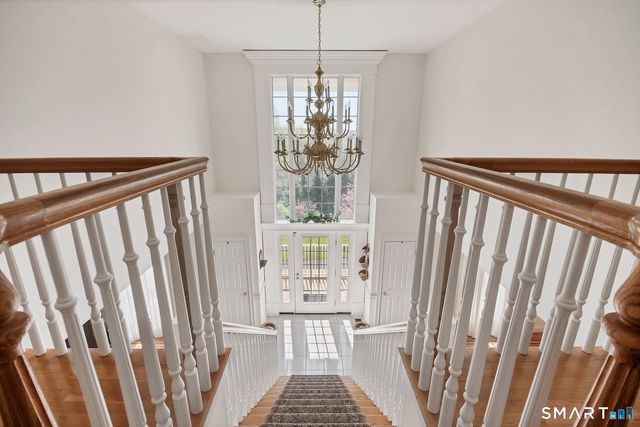 17 Carriage Lane, Woodbury, CT 06798