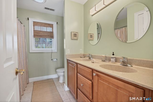 17 Carriage Lane, Woodbury, CT 06798