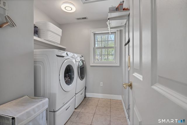 17 Carriage Lane, Woodbury, CT 06798