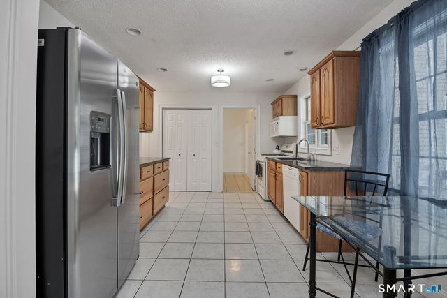 17 Carriage Lane, Woodbury, CT 06798