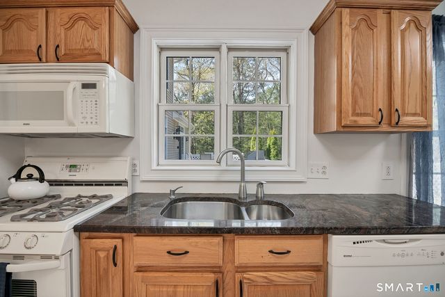 17 Carriage Lane, Woodbury, CT 06798
