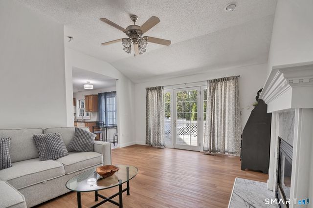 17 Carriage Lane, Woodbury, CT 06798