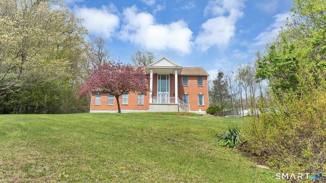 17 Carriage Lane, Woodbury, CT 06798