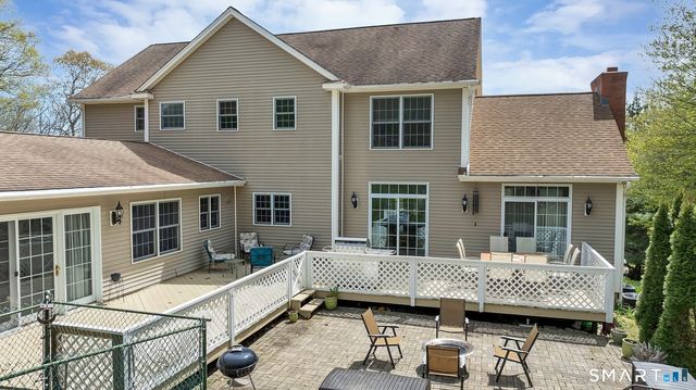 17 Carriage Lane, Woodbury, CT 06798