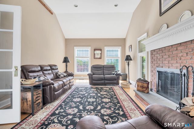 17 Carriage Lane, Woodbury, CT 06798