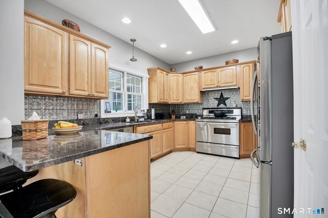 17 Carriage Lane, Woodbury, CT 06798