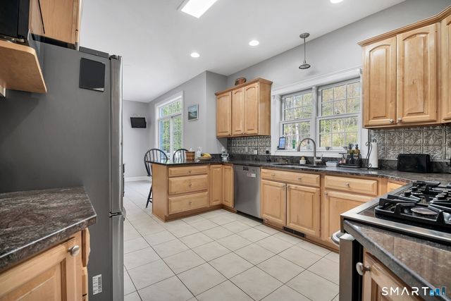 17 Carriage Lane, Woodbury, CT 06798